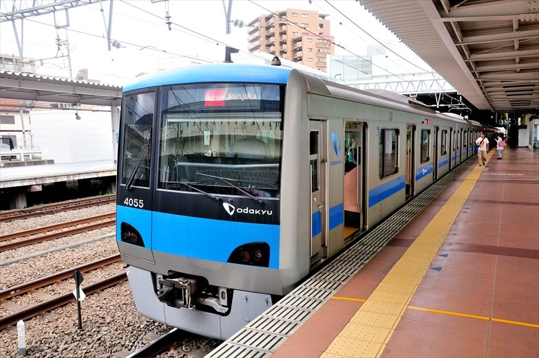 小田急線急行電車