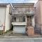 【東京都/杉並区梅里】杉並区梅里1丁目　土地 現地（古家あり）：対象不動産：写真中央