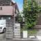 【東京都/府中市新町】府中市新町一丁目 古家付土地 現地：写真右側