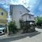 【神奈川県/横浜市緑区北八朔町】緑区北八朔町　売地 現地（古家あり）：北側道路から撮影
