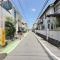 【埼玉県/新座市栄】新座市栄4丁目　古家付き土地 前面道路：北側前面道路　公道　幅員約5.4m