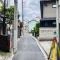 【東京都/荒川区東尾久】荒川区東尾久8丁目　古家付土地 前面道路：右手が対象地