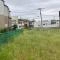 【神奈川県/横浜市鶴見区東寺尾】鶴見区東寺尾3丁目　売地2号地 現地：幅員約7.9mの道路に面した土地
（全5区画／手前）