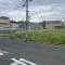 【神奈川県/横浜市鶴見区東寺尾】鶴見区東寺尾3丁目　売地3号地 現地：幅員約7.9mの道路に面した土地
（全5区画／一番右）