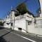 【東京都/世田谷区等々力】世田谷区等々力3丁目売地　B区画 現地（古家あり）：全2区画、対象地手前側。