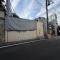 【東京都/大田区南千束】売地　大田区南千束1丁目　NORTH 現地（古家あり）：全3区画/右側、解体中