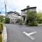 【千葉県/市川市八幡】千葉県市川市八幡5丁目　土地 前面道路：対象不動産は手前左側