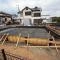 【神奈川県/秦野市北矢名】秦野市北矢名 新築戸建 B号棟／全3棟 建築中の外観：全3棟／写真中央