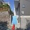 【神奈川県/横浜市旭区白根】旭区白根6丁目　新築戸建　1号棟/全2棟 アプローチ：1号棟（全２棟）