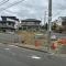【神奈川県/横浜市青葉区大場町】横浜市青葉区大場町　新築戸建C号棟 建築中の外観：全3棟　写真手前