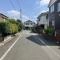 【東京都/昭島市宮沢町】昭島市宮沢町2丁目　新築戸建　2号棟 前面道路：2号棟は左奥側（全2棟）