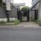 【東京都/武蔵野市吉祥寺東町】武蔵野市吉祥寺東1丁目　戸建て 外観：敷地延長の為、物件の門