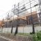 【東京都/多摩市桜ヶ丘】多摩市桜ケ丘1丁目　新築戸建　E号棟 建築中の外観：【全5棟／手前側】