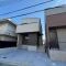 【大阪府/高槻市日吉台六番町】高槻市日吉台六番町　新築戸建2号地 建築中の外観：全二区画 左側