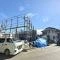 【神奈川県/横浜市都筑区二の丸】横浜市都筑区二の丸　新築戸建　1号棟 建築中の外観：【全2棟／手前側】