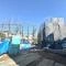 【神奈川県/横浜市都筑区二の丸】横浜市都筑区二の丸　新築戸建　2号棟 建築中の外観：【全2棟/右側】