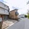 【東京都/江戸川区東葛西】江戸川区東葛西9丁目中古戸建 前面道路：緑が点在する周辺環境(季節により異なる)