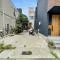 【東京都/杉並区井草】杉並区井草5丁目　中古戸建 外観：写真中央部より右手側の白い建物が対象地