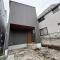 【東京都/練馬区三原台】練馬区三原台1丁目新築戸建・A号棟 建築中の外観：全2棟現場：写真中央