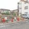【東京都/足立区新田】足立区新田1丁目　新築戸建2号棟 建築中の外観：全2区画右側