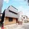 【千葉県/市川市市川南】市川市市川南二丁目　新築戸建　B号棟 建築中の外観：全2棟／写真中央