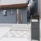 【神奈川県/大和市代官】大和市代官2丁目2号棟 アプローチ