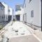 【神奈川県/相模原市中央区田名】田名新築戸建て8号棟 アプローチ：全10棟/奥右