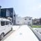 【神奈川県/相模原市中央区田名】田名新築戸建て4号棟 アプローチ：奥白の建物