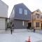 【神奈川県/横浜市南区永田北】南区永田北2丁目/新築戸建2号棟 建築中の外観：全２棟真ん中