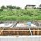 【神奈川県/横浜市神奈川区菅田町】神奈川区菅田町新築戸建2号棟（全12区画） 建築中の外観：全12区画　写真中央