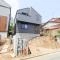 【神奈川県/横浜市神奈川区菅田町】神奈川区菅田町　新築戸建2号棟/全2棟 建築中の外観：全2棟　正面右