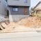 【神奈川県/横浜市神奈川区菅田町】神奈川区菅田町　新築戸建2号棟/全2棟 建築中の外観：全2棟　正面右