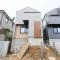【神奈川県/横浜市神奈川区菅田町】神奈川区菅田町　新築戸建 1号棟/全2棟 建築中の外観：全2棟　正面左