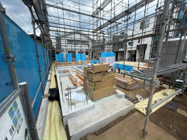 建築中の外観