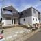 【神奈川県/藤沢市亀井野】藤沢市亀井野 新築戸建 2号棟 建築中の外観：全3棟、2号棟は右側