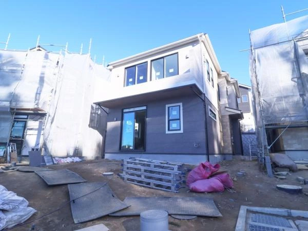 建築中の外観：全9棟
写真中央