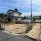 【東京都/町田市小山町】町田市小山町　新築戸建1号棟 建築中の外観：全2棟／写真中央