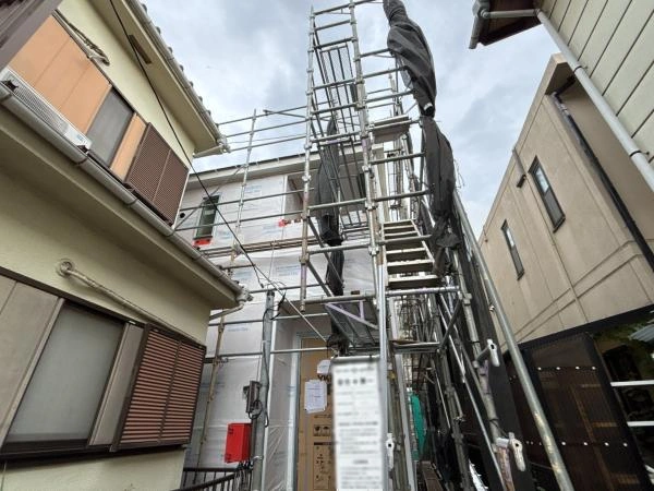 建築中の外観