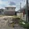 【神奈川県/座間市相模が丘】座間市相模が丘3丁目　新築戸建　1号棟 建築中の外観：全二棟現場　一号棟　右側