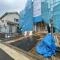 【神奈川県/横浜市金沢区富岡西】横浜市金沢区富岡西4丁目 新築一戸建て 2号棟/全2棟 建築中の外観：全2棟現場　写真中央が対象物件です。