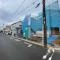 【神奈川県/横浜市金沢区富岡西】横浜市金沢区富岡西4丁目 新築一戸建て 2号棟/全2棟 建築中の外観：全2棟　写真奥側が対象物件です。