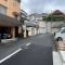 【神奈川県/横浜市金沢区富岡西】横浜市金沢区富岡西1丁目 1号棟 前面道路