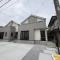 【神奈川県/横浜市栄区犬山町】栄区犬山町　新築戸建　2号棟/全2棟 建築中の外観：中央、2号棟/全2棟