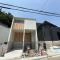 【神奈川県/鎌倉市大町】鎌倉市大町3丁目　新築戸建　1号棟/全2棟 建築中の外観：中央、1号棟/全2棟