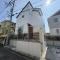 【神奈川県/鎌倉市腰越】鎌倉市腰越1丁目　中古戸建 外観：画像中央