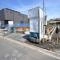【神奈川県/相模原市南区上鶴間】南区上鶴間8丁目　新築戸建て2号棟（全3棟） 建築中の外観：2号棟：写真中央（全3棟）