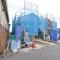 【神奈川県/相模原市中央区淵野辺本町】中央区淵野辺本町3丁目新築戸建て5号棟（全5棟） 建築中の外観：5号棟：写真中央（全5棟）
