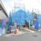 【神奈川県/相模原市中央区淵野辺本町】中央区淵野辺本町3丁目新築戸建て5号棟（全5棟） 建築中の外観：5号棟：写真中央（全5棟）