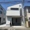 【東京都/立川市柴崎町】立川市柴崎町　3号棟　新築戸建 建築中の外観：全3棟現場（写真中央）
