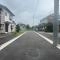 【東京都/小金井市貫井南町】小金井市貫井南町新築戸建　全6棟　C号棟 現地（建築前）：全6棟　道路奥正面左
進入禁止のため遠くからの撮影となります。